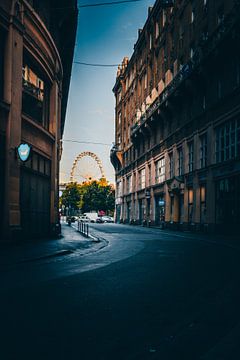 Budapest Eye, eine straße in Budapest mit blick aufs riesenrad von Fotos by Jan Wehnert