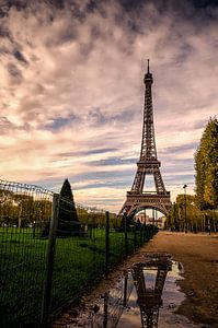 Paris dans une flaque d'eau sur Michiel Buijse