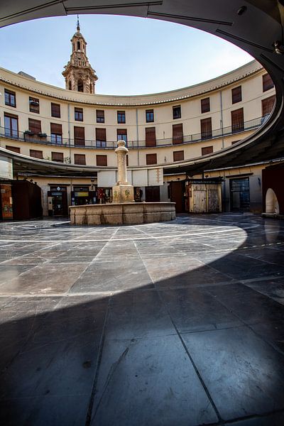 Rond plein in Valencia van Wim Brauns