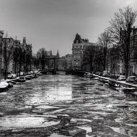 Frozen canals of Amsterdam van Maarten Kuiper