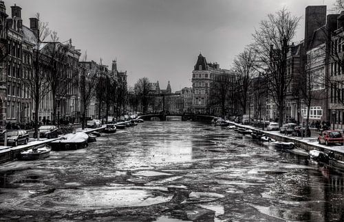 Frozen canals of Amsterdam van Maarten Kuiper