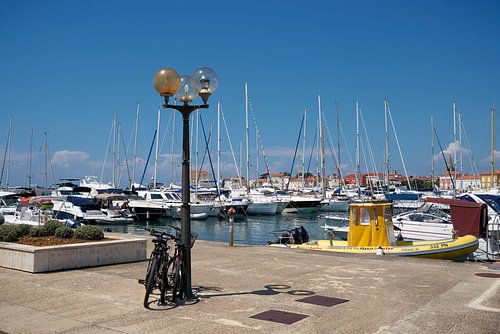 Haven van de historische romantische havenstad Porec aan de kust van de Adriatische Zee in Kroatië