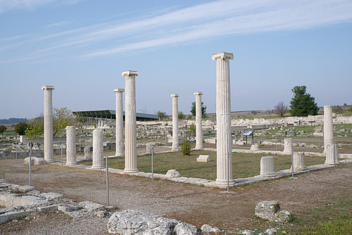 Ruines et colonnes du site archéologique antique de Pella