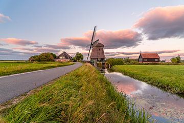 Sonnenuntergang an den Groetermolen von Schoorl, Niederlande von Gijs Rijsdijk