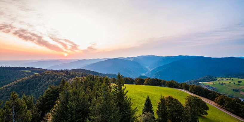 Sonnenaufgang am Schauinsland im Schwarzwald von Werner Dieterich