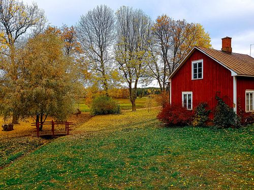 Boerderij in de herfst op de Âlandse eilanden die tot Finland behoren