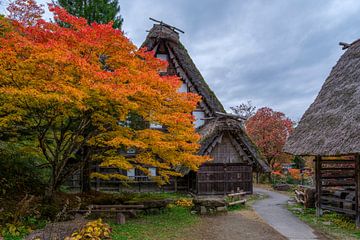 Gasshō-zukuri: Historischer Herbst im Volksdorf Hida