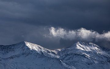 mooi licht na sneeuwstorm in Alpen, Slovenië