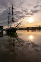Zonsondergang in Ierland met een mooie driemaster