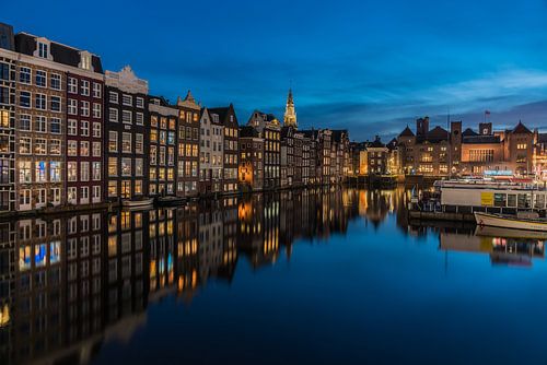 Damrak in de avond