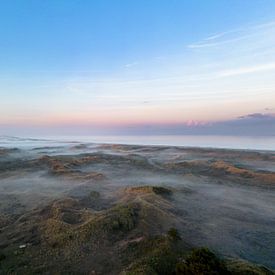 Morgennebel über den Dünen von Machiel Kraaij