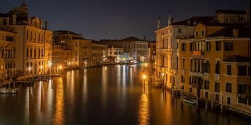 Venetië - Canal Grande bij nacht van t.ART