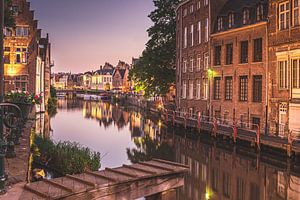 Blick auf die prächtigen historischen Fassaden der Kraanlei entlang der Leie in Gent
