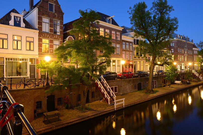 Oudegracht in Utrecht tussen Geertebrug en Vollersbrug van Donker Utrecht