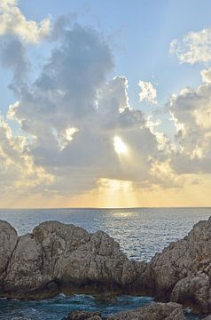 Het landschap van het eiland Capri bij zonsondergang van Carolina Reina