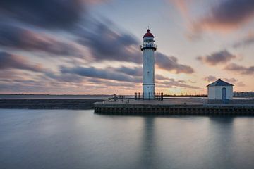Leuchtturm am Abend von Etienne Rijsdijk