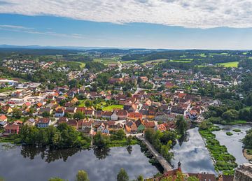 Uitzicht over het idyllische dorpje Kallmünz van ManfredFotos