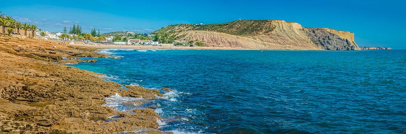 Praia d Luz kustlijn Algarve von Fred Leeflang