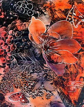 Blüte mit Schmetterling und Trauben von Claudia Gründler