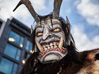 Krampus mit großen Zähnen