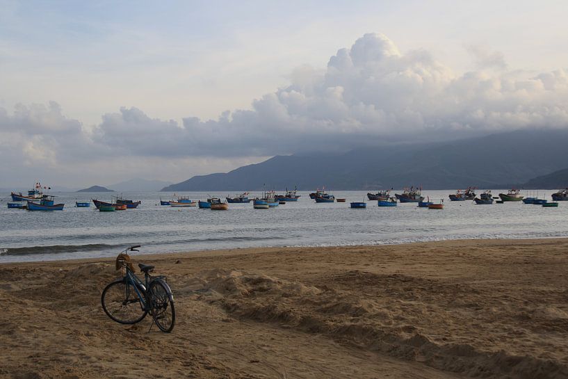 Bicycle on the beach by Mr Greybeard