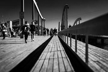 Promenade sur le quai du port de Bercelone sur Creative PhotoLab