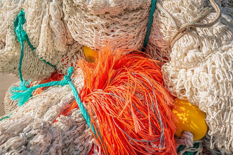 Teil eines großen Fischernetzes von Ruud Morijn