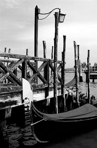 Venetië - Gondel in het ochtendlicht 3