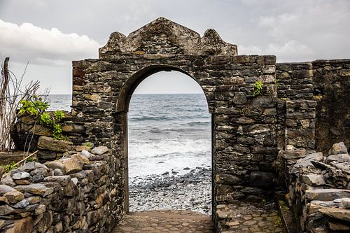 de poort van de ruine van st George op Madeira