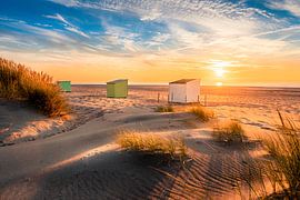 Drie huisjes op het strand van Oostkapelle