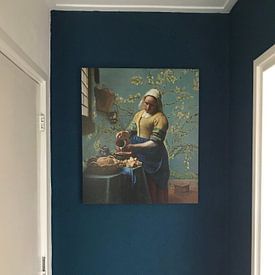 Klantfoto: Het melkmeisje met Amandelbloesem behang - Vincent van Gogh - Johannes Vermeer van Lia Morcus, op aluminium