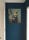 Klantfoto: Het melkmeisje met Amandelbloesem behang - Vincent van Gogh - Johannes Vermeer van Lia Morcus