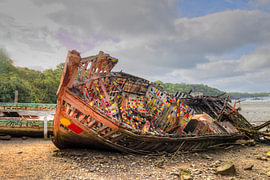 HDR urbex Cimetiere a bateaux scheepskerkhof te Quelmer bretagne