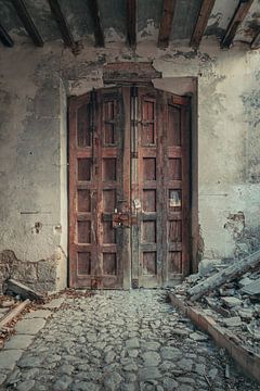 Abandoned sites: Spanish factory gate. by OK