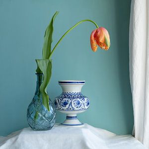 Vase à couvercle bleu Delft hollandais avec orange.