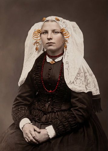 Costumes des Pays-Bas by Marja van den Hurk