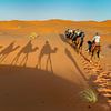 Kamelentocht Erg Chebbi woestijn in het zuiden van Marokko van Gonnie van de Schans