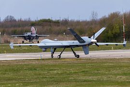Auge in Auge: F-35 trifft MQ-9 Reaper von Harm-Jan Martens