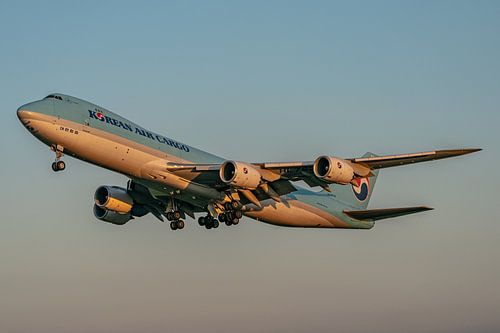 Take-off Korean Air Cargo Boeing 747-8 vrachtvliegtuig.