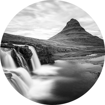 Kirkjufellsfoss in zwart wit