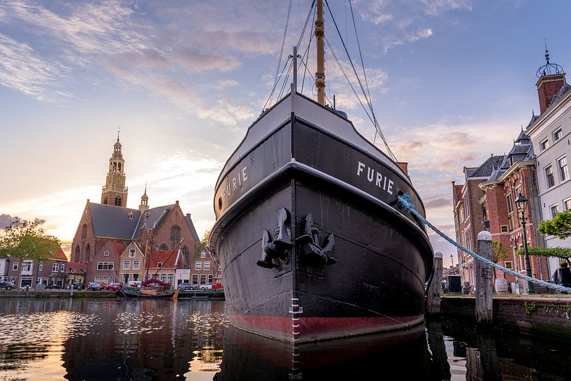 De Groote Kerk en de Furie in Maassluis by Nathan Okkerse