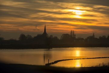 Everdingen bij zonsondergang/ Sunset by Everdingen. van Helma de With