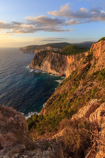 Coucher de soleil sur la côte de l'île grecque de Zakynthos par Matthijs de Rooij