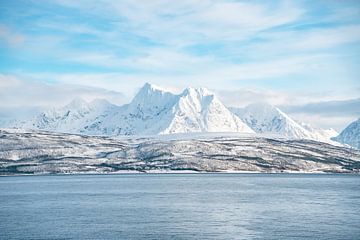 vue hivernale sur les Lyngen Alps sur Leo Schindzielorz