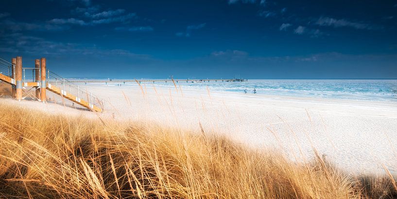 Beach and dunes of Scharbeutz on the Baltic Sea by Voss photography