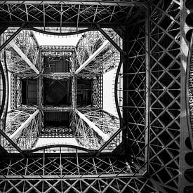 Eiffeltoren van onderaf van Davey Poppe