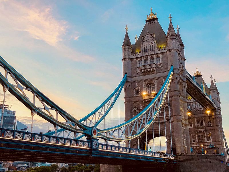 Tower Bridge by Hello Pompoyo