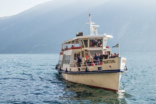 Bateau sur le lac de Garde