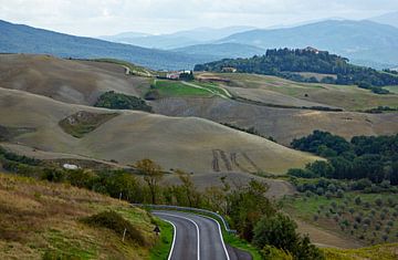 Road through the countryside of Tuscany , Italy by Discover Dutch Nature
