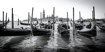 Gondels in Venetië van Caatje Clicks